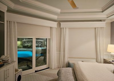 Draperies roman shades