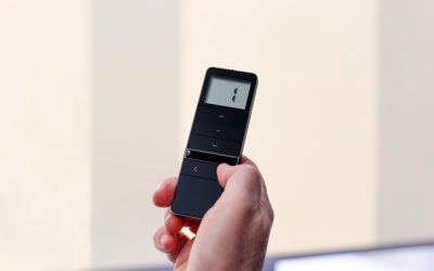 Can motorized blinds be used manually?